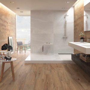 Salle de bain en carrelage imitation bois